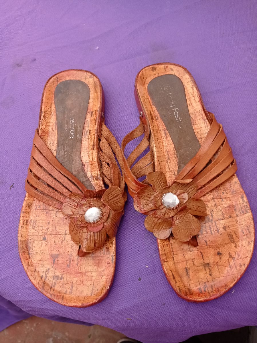 Sandalias chatitas de cuero